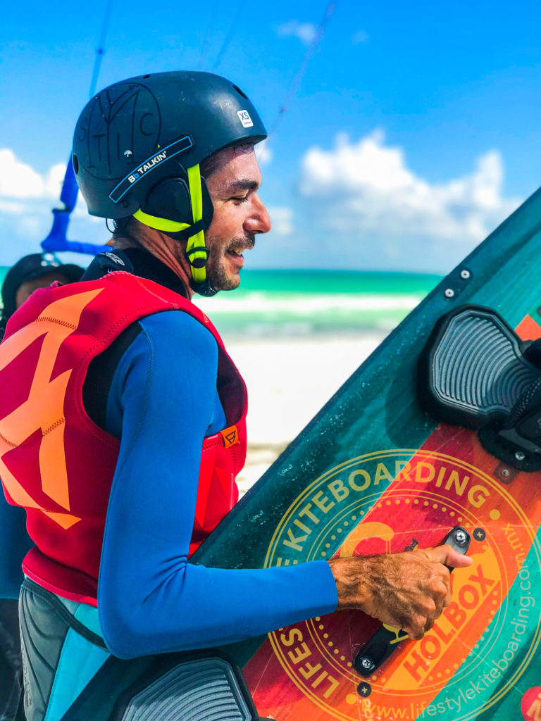 kiteboarder with complete equipment ready for the lesson